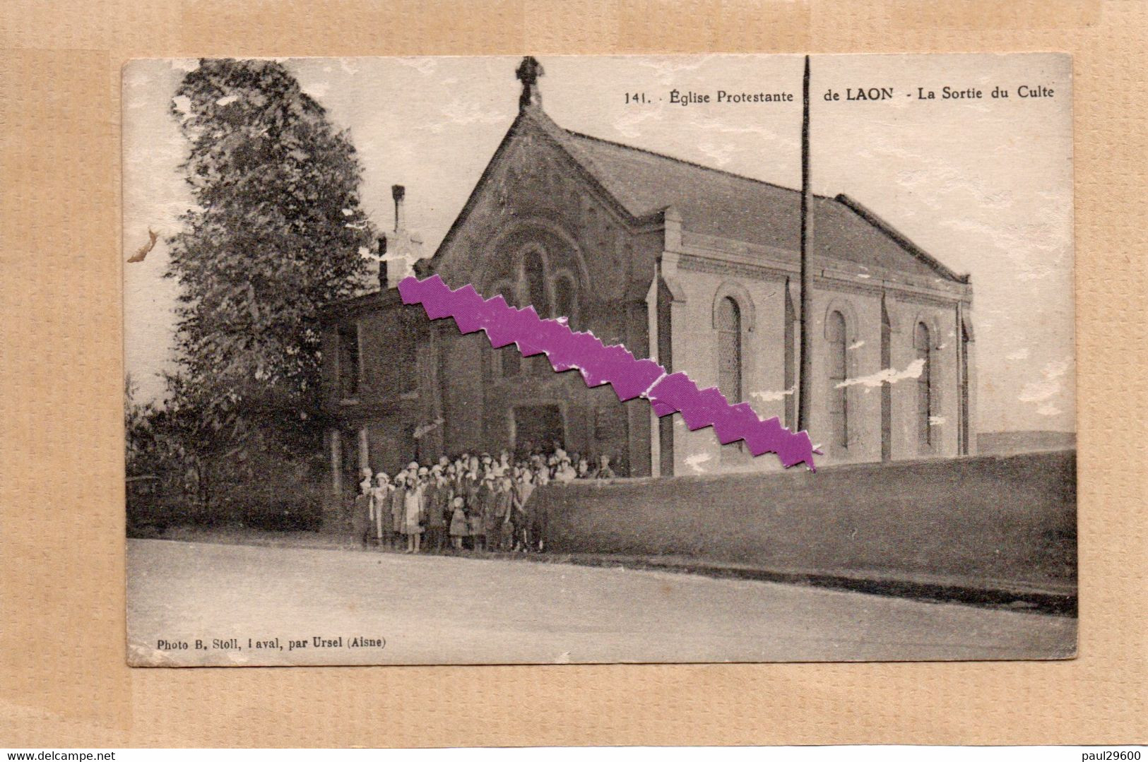 Dept 02 : ( Aisne )  Laon, Eglise Protestante, La Sortie Du Culte. - Laon