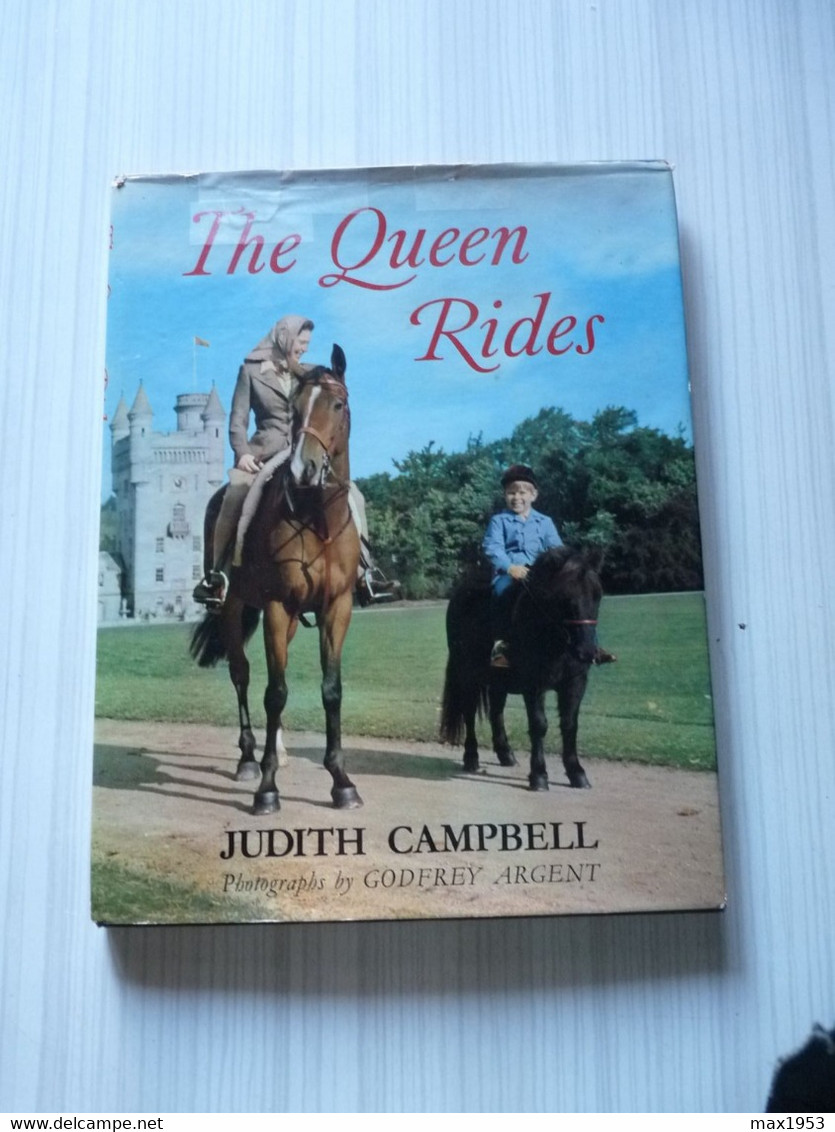 ( Queen Elizabeth II) - Judith CAMPBELL - THE QUEEN RIDES - Photographs By Godfrey Argent - - Andere & Zonder Classificatie