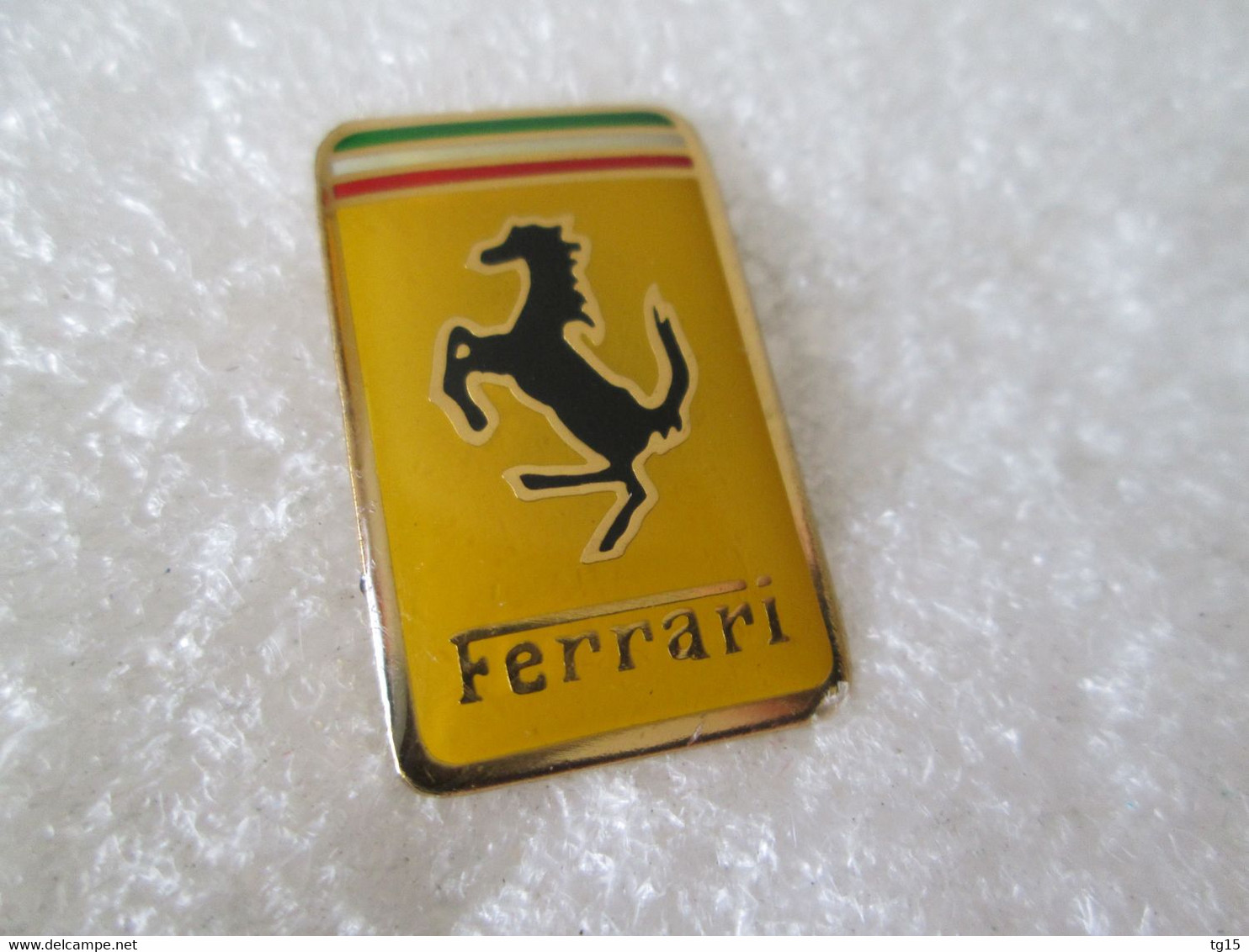 PIN'S   LOGO   FERRARI    25X16mm - Ferrari
