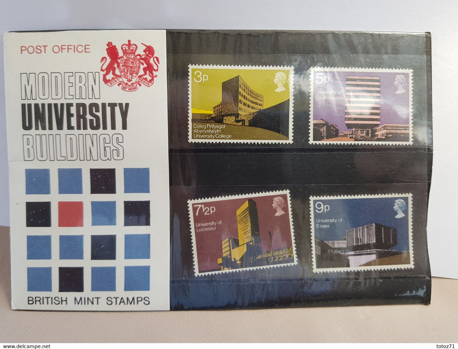 ( B-01 ) Modern University Buildings - Universal Mail Stamps