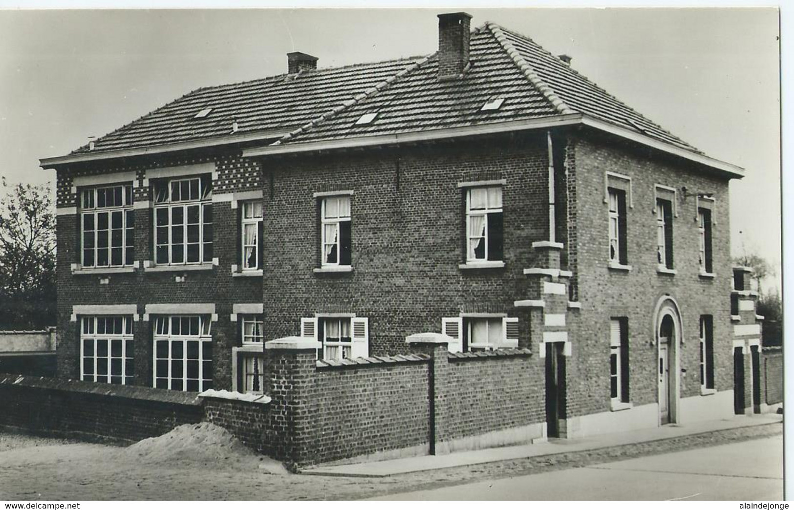 Leerbeek - Gemeentehuis En School - Gooik