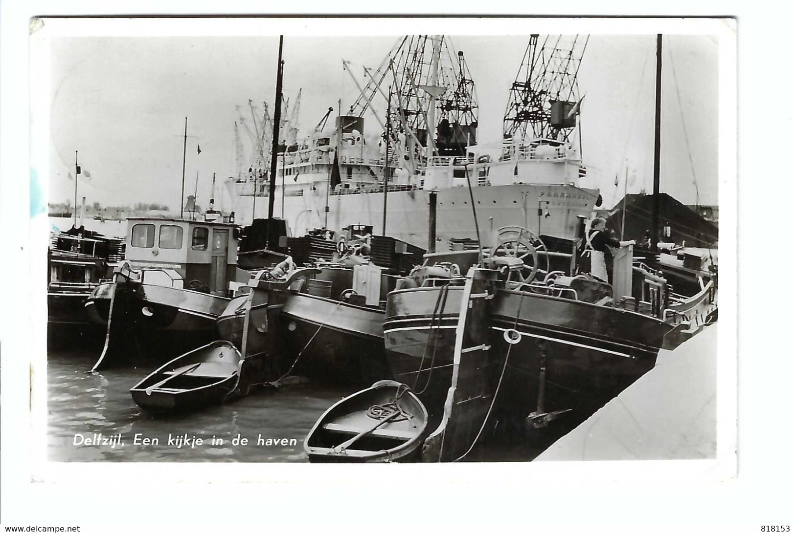 Delfzijl , Een Kijkje In De Haven (zegel Verwijderd) - Delfzijl