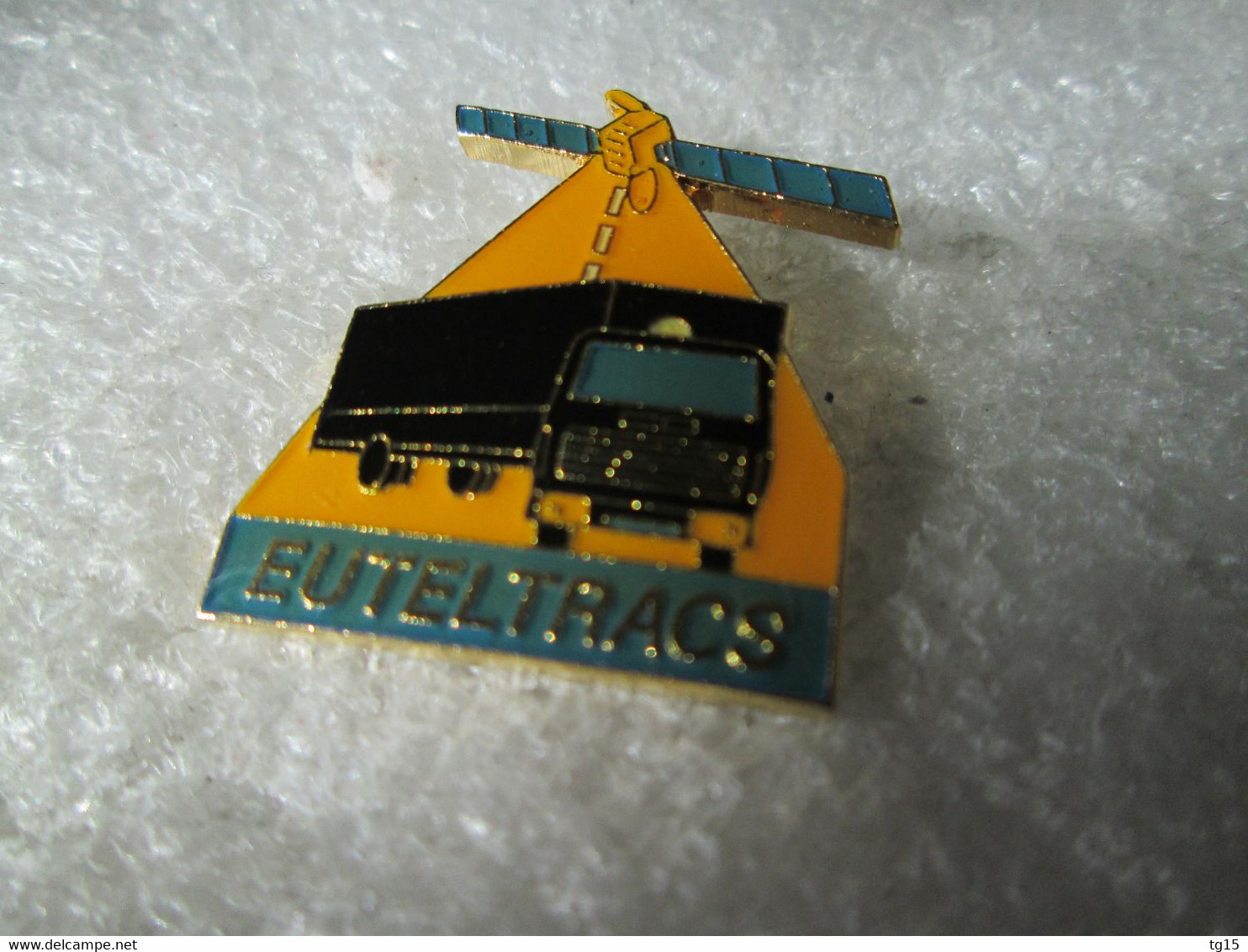 PIN'S    ESPACE SATELLITE  EUTELTRACS  TRANSPORTS - Space