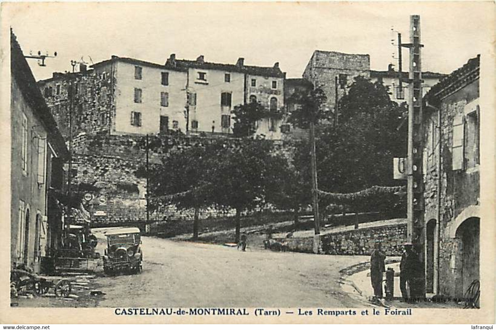 Ref 389- Tarn - Castelnau De Montmirail - Les Remparts Et Le Foirail  - - Castelnau De Montmirail