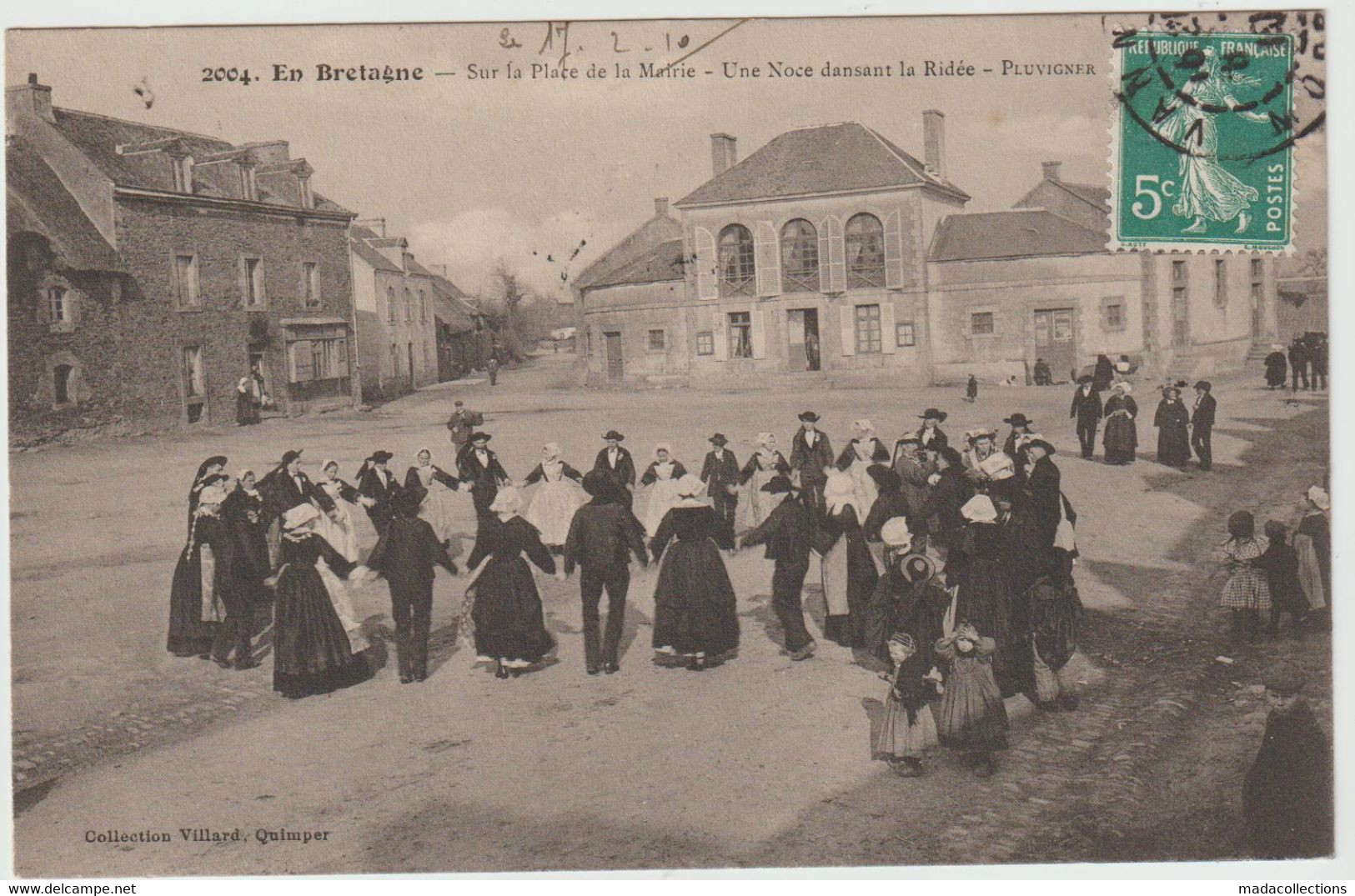Pluvigner  (56 - Morbihan) Sur La Place De La Mairie - Une Noce Dansant La Ridée - Pluvigner