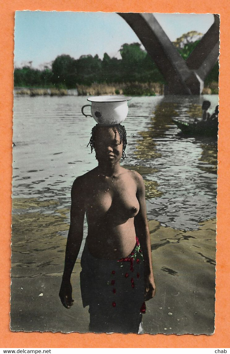 C.P.S.M.-- COTE D'IVOIRE-- Jeune Baigneuse Sur Les Bords Du Bandana -- NUS - SEINS - NUS - NUS ETHNIQUES - PHOTO VERITAB - Afrika