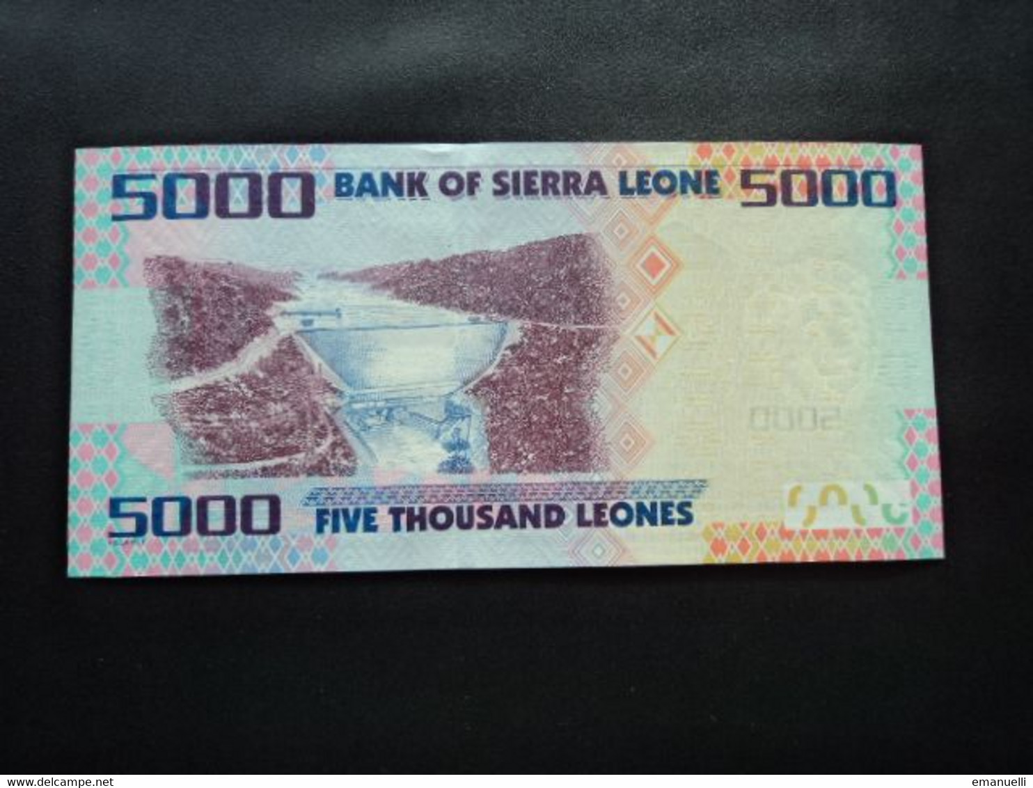 SIERRA LEONE * : 5000 LEONES  27.4.2010     P 32        Presque NEUF ** - Sierra Leona