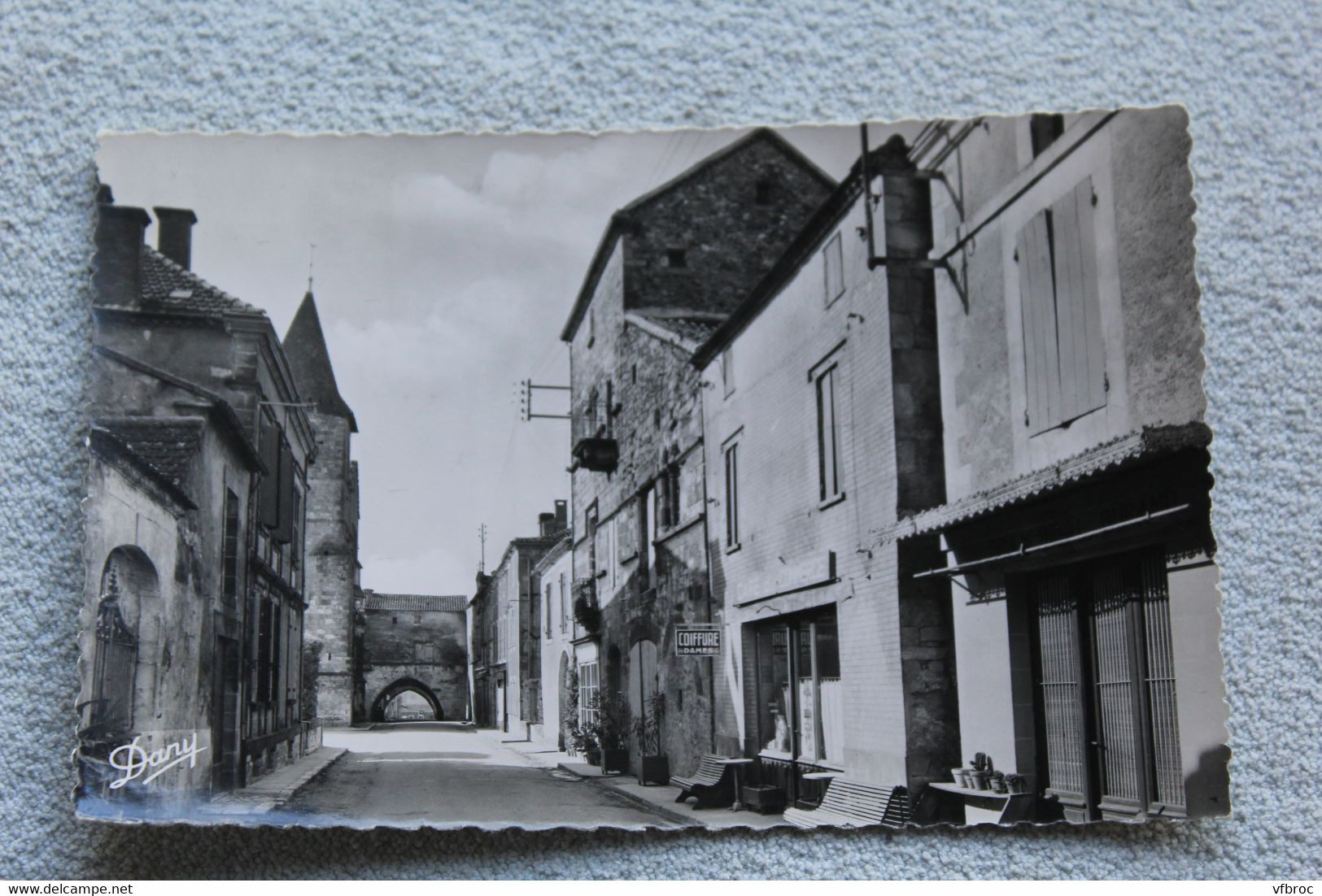 Cpsm 1962, Monpazier, La Rue Notre Dame, à Droite Le Chapitre, Dordogne 24 - Autres & Non Classés