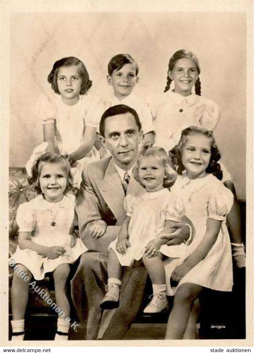 WK II Dr. Goebbels Und Familie Foto AK I-II - Guerra 1939-45