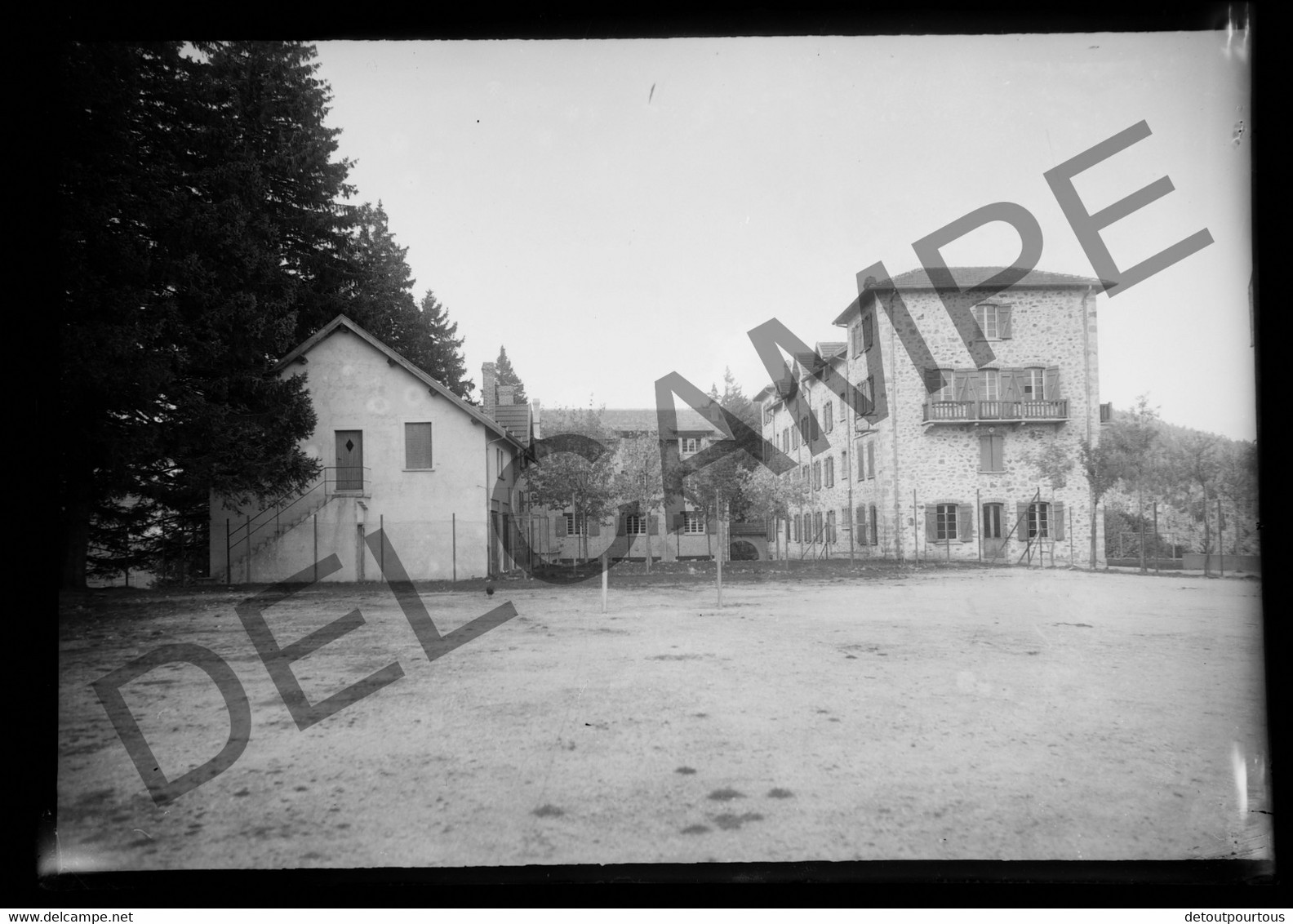 12 photographies négatif verre 13x18cm  LALOUVESC Ardèche manoir SAINT AUGUSTIN colonie ORAN villa Mélèzes curés