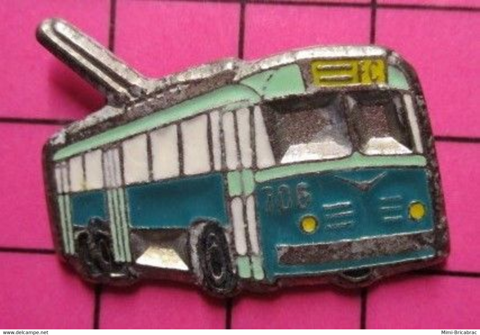 SP05 Pin's Pins / Beau Et Rare / THEME : TRANSPORTS / AUTOBUS URBAIN ELECTRIQUE BLEU ET VERT - Transport Und Verkehr