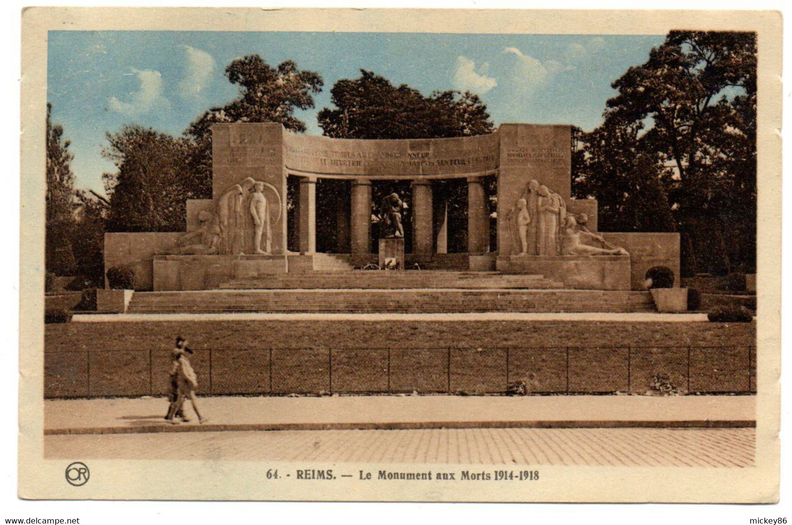 REIMS --- Le Monument Aux Morts 1914-18.( Petite Animation).............carte  Colorisée.. à Saisir - Reims