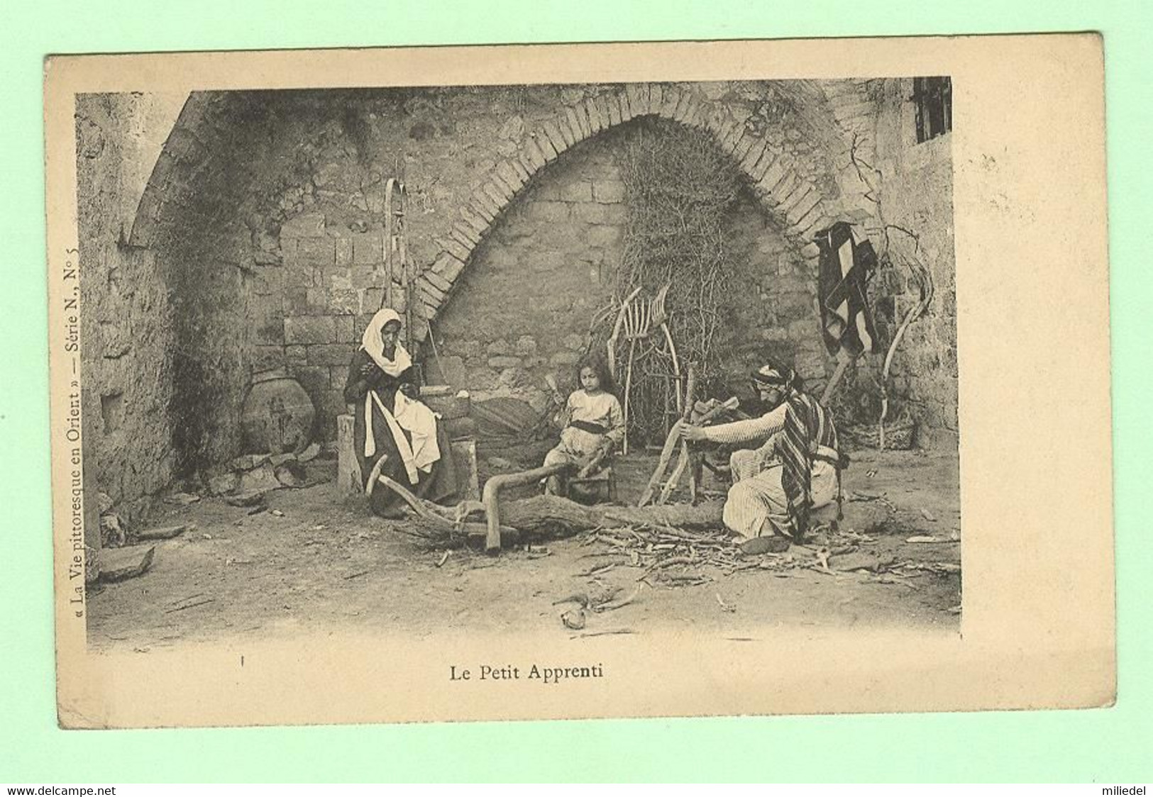 K514 - ISRAEL - Nazareth - Le Petit Apprenti - Israël