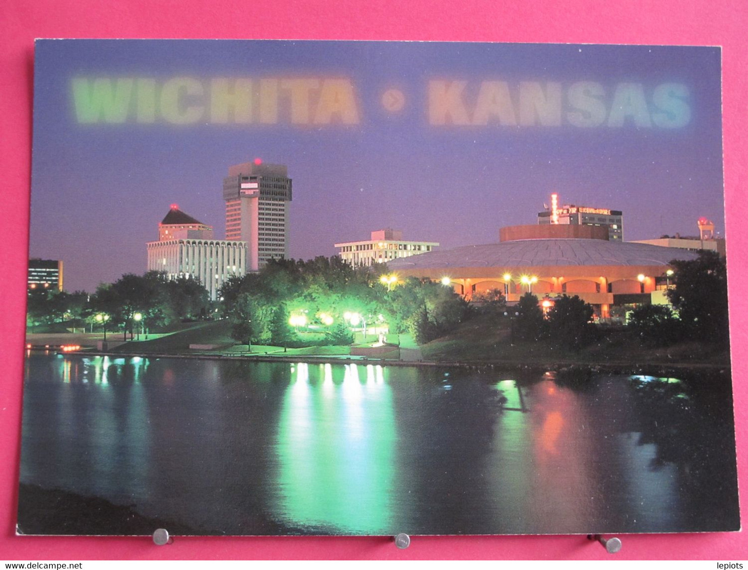 USA - Kansas - Wichita - The Arkansas River Reflects A Dazzling Wichita Skyline - Excellent état - Wichita