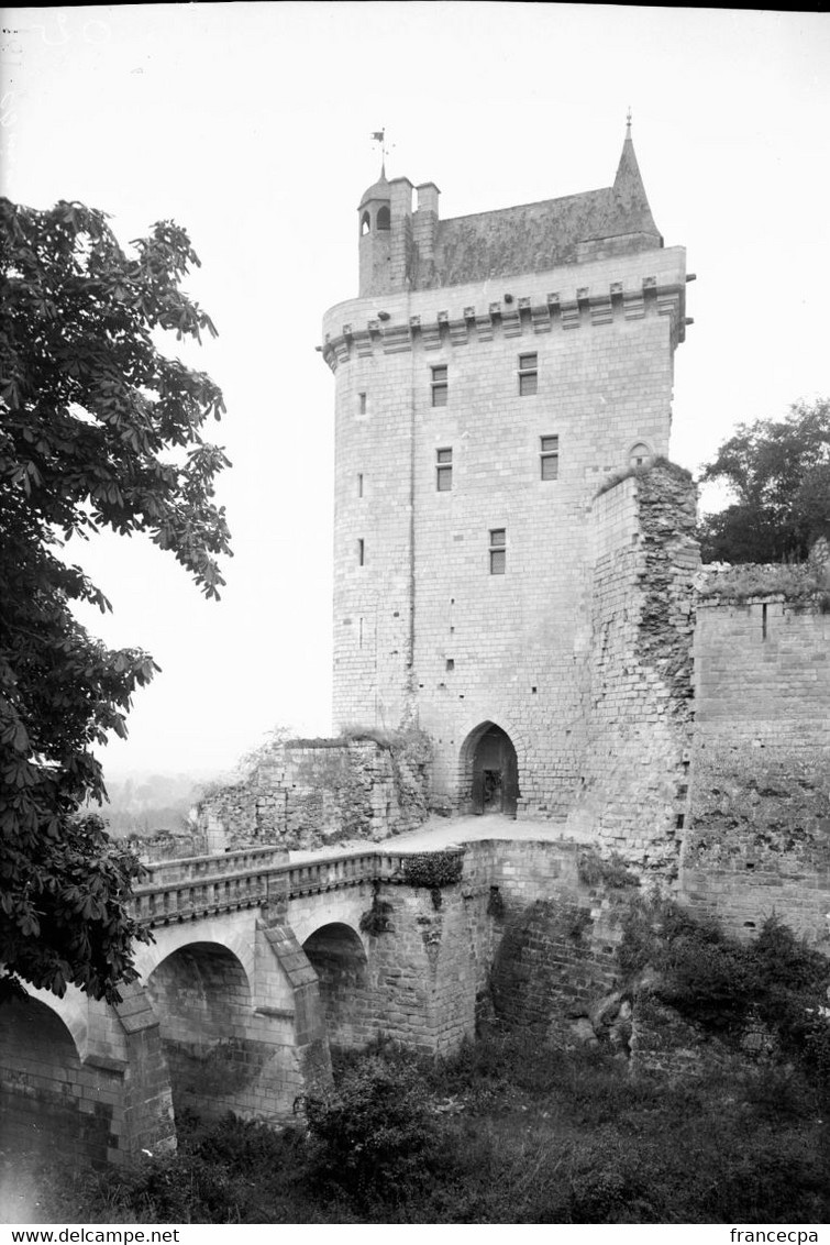 002 - INDRE ET LOIRE - CHINON - Le Chateau - La Tour De L'Horloge - Original Unique - Plaques De Verre