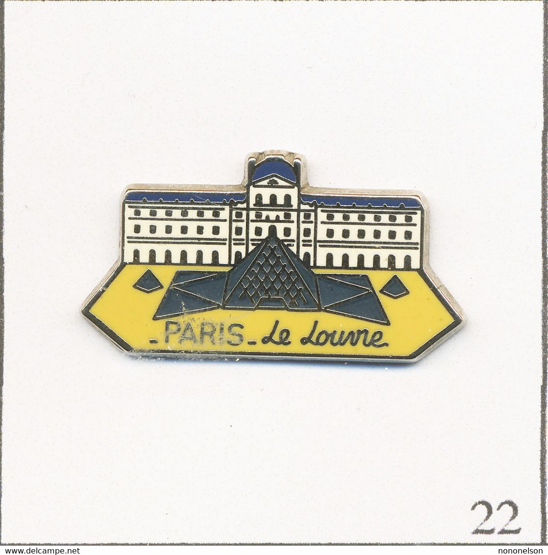 Pin's Art - Musée / Le “Grand Louvre“ Avec Pyramide De Peï à Paris. Estampillé Martineau. Zamac. T804-22 - Steden