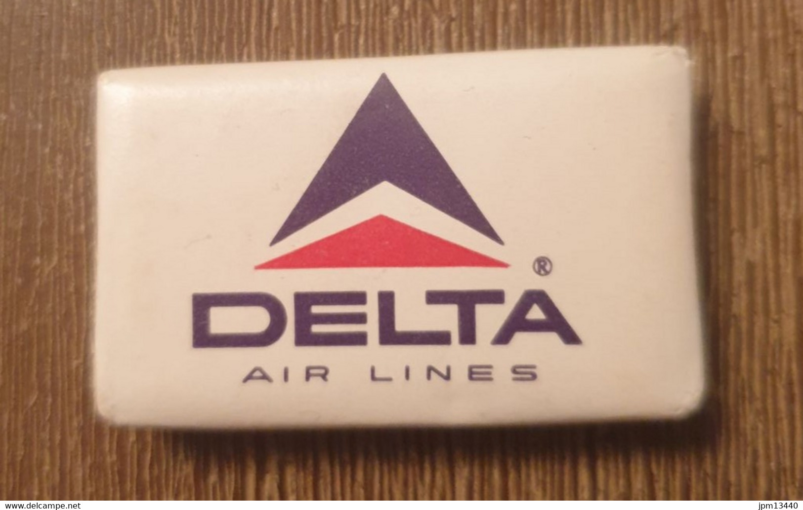 MINI SAVON PUBLICITAIRE DELTA AIR LINES - Produits De Beauté