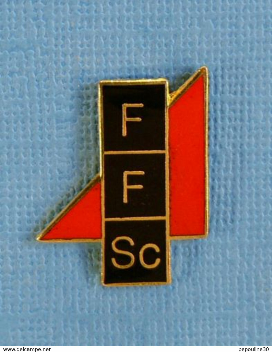 1 PIN'S //  ** FFSc / FÉDÉRATION FRANÇAISE DE SCRABBLE ** - Jeux