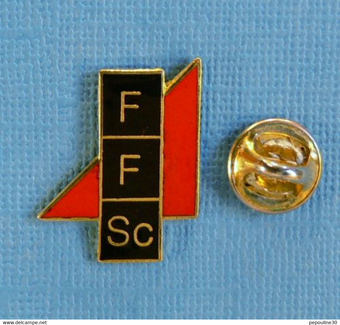 1 PIN'S //  ** FFSc / FÉDÉRATION FRANÇAISE DE SCRABBLE ** - Jeux