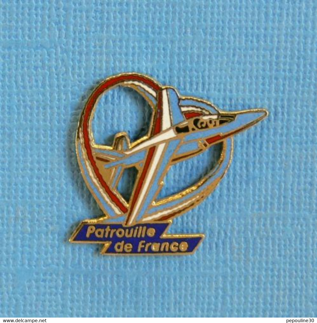 1 PIN'S //  ** ARMÉE DE L'AIR /  ALPHAJETS DE LA PATROUILLE DE FRANCE / VOLTIGE AÉRIENNE ** . (©LMI-PARIS 1992) - Avions