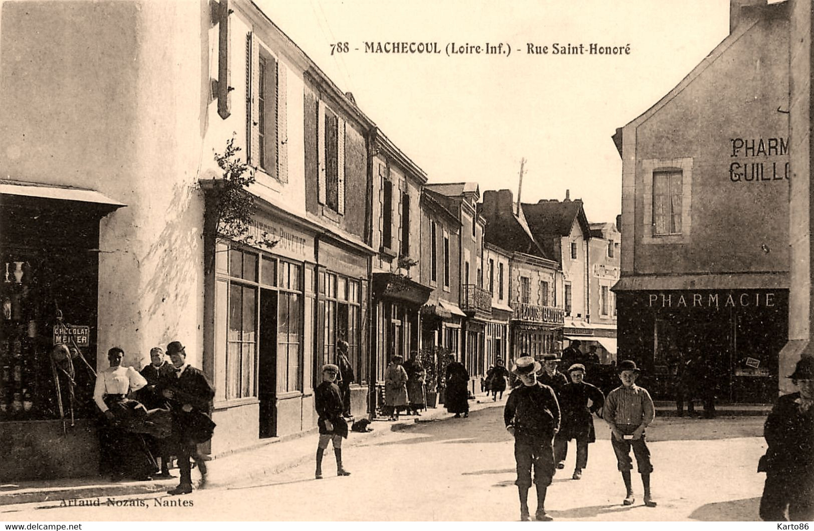 Machecoul * La Rue St Honoré * Charcuterie Buvette * Pharmacie - Machecoul