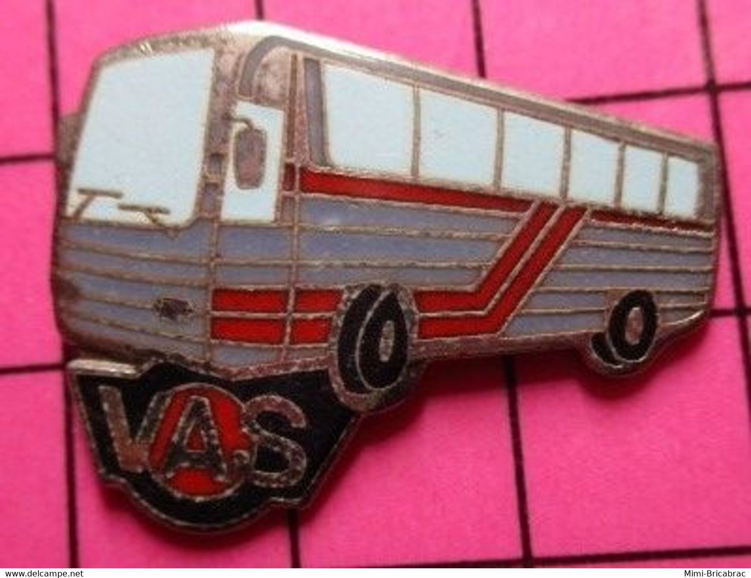 SP02 Pin's Pins / Beau Et Rare / THEME : TRANSPORTS / AUTOBUS ROUTIER GRIS ET ROUGE VAS - Transportation