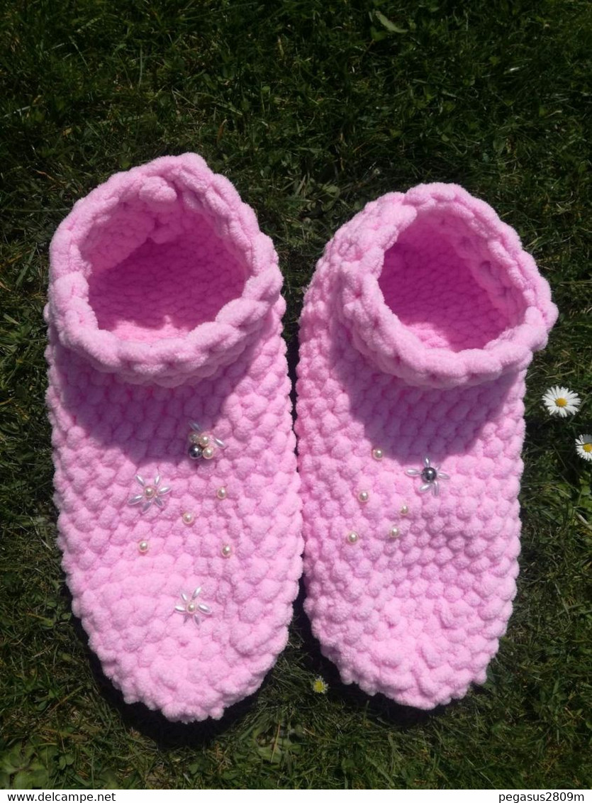 NEW WOMEN'S, GIRL'S SLIPPERS, HAND-KNITTED FROM  ALIZE PUFFY FINE WOOL. - Wolle