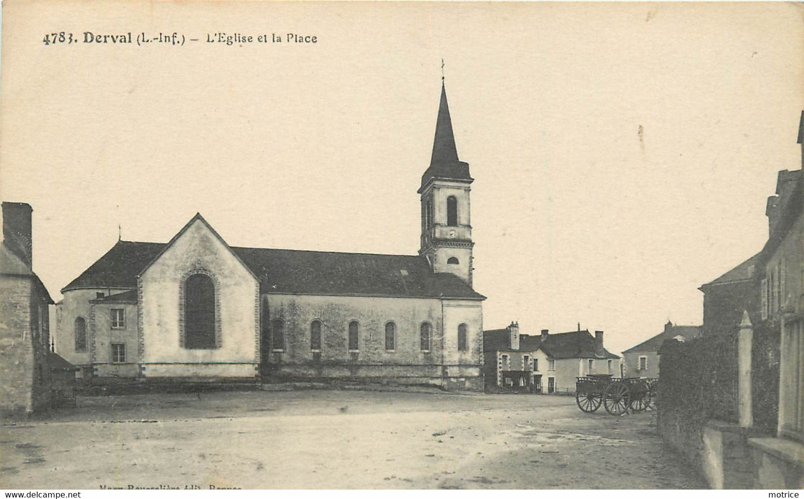 DERVAL - L'église Et La Place. - Derval