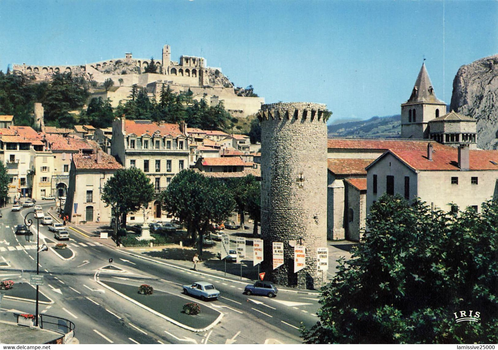 04 Sisteron La Cathédrale Voiture Automobile - Sisteron