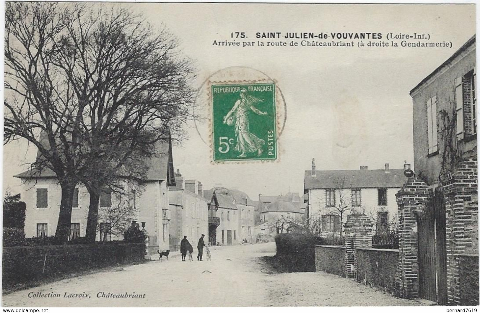 44  Saint Julien De  Vouvantes  -  Arrivee Par La Route De Chateaubriant - Saint Julien De Vouvantes