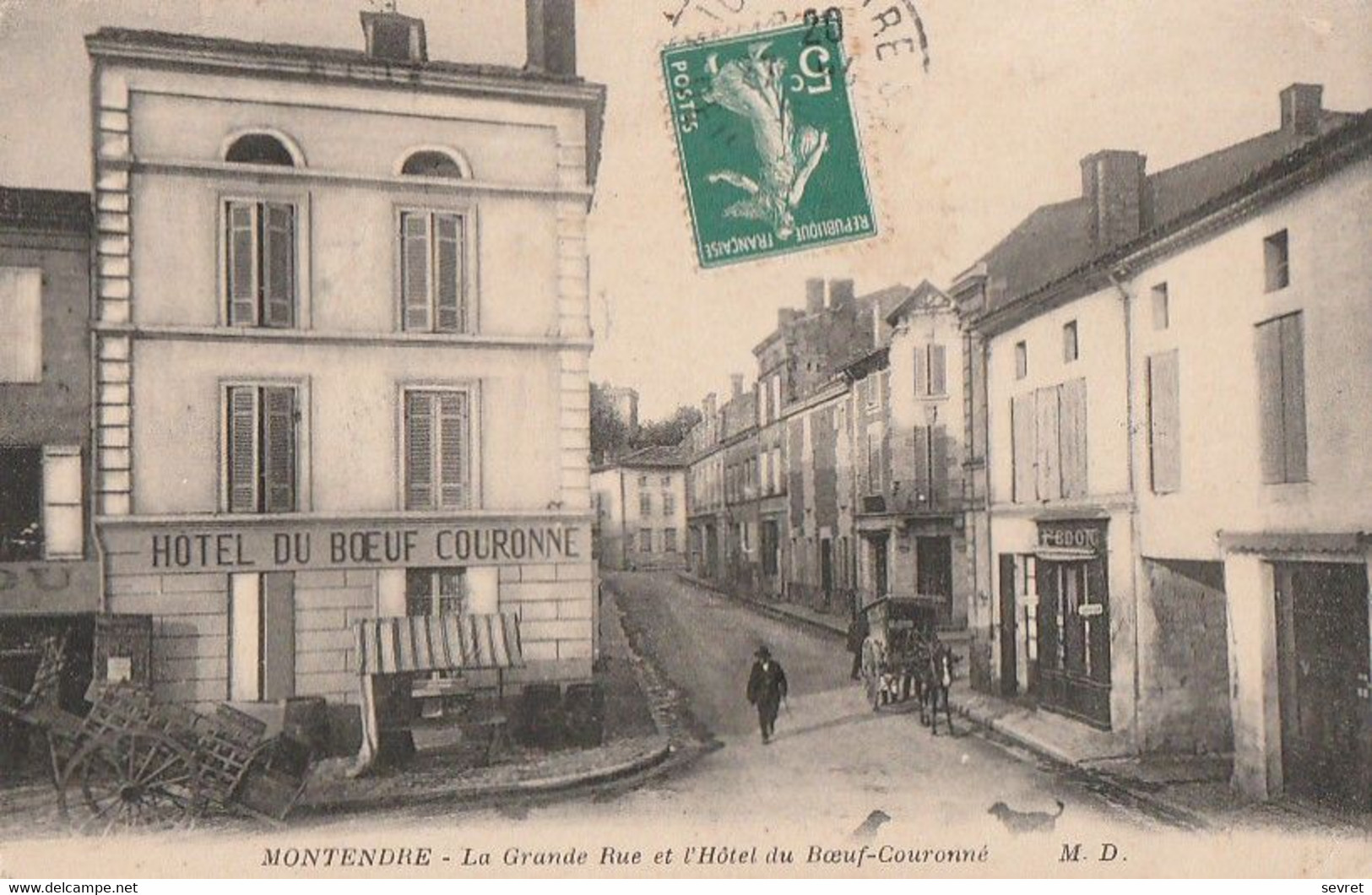 MONTENDRE. - La Grande Rue Et L'Hôtel Du Boeuf-Couronné - Montendre