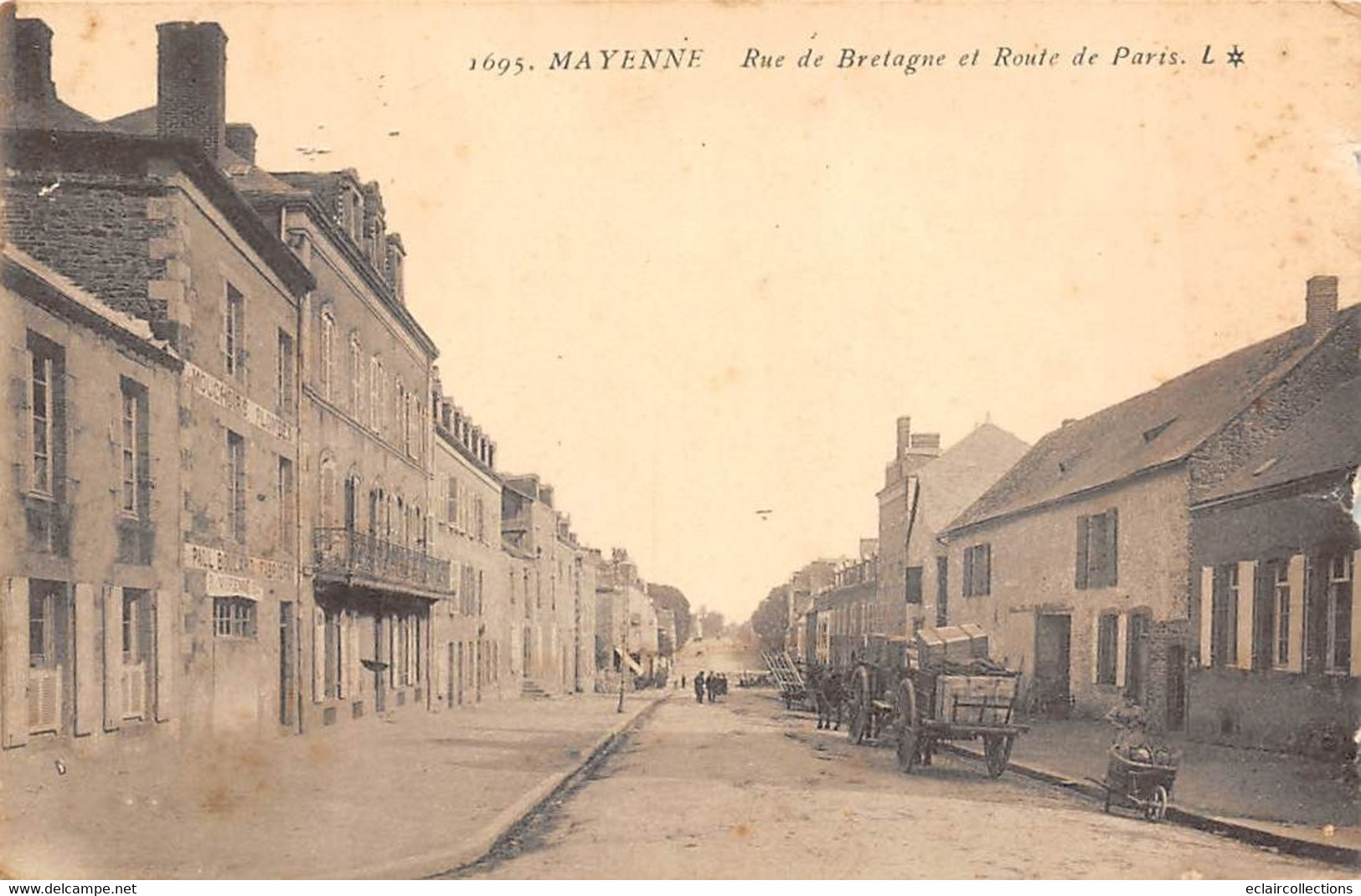 Mayenne      53       Mayenne.    Rue De Bretagne Et Route De Paris        ( Voir Scan) - Mayenne