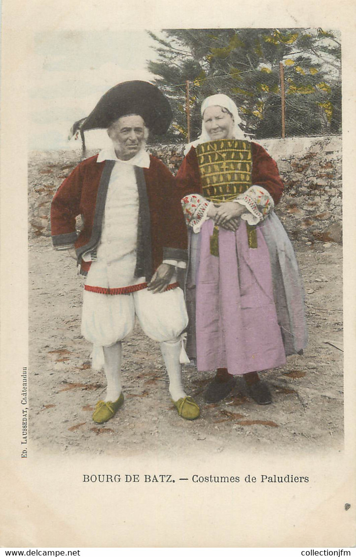 CPA FRANCE 44 "Le Bourg De Bas, Costumes De Paludiers" / FOLKLORE - Batz-sur-Mer (Bourg De B.)