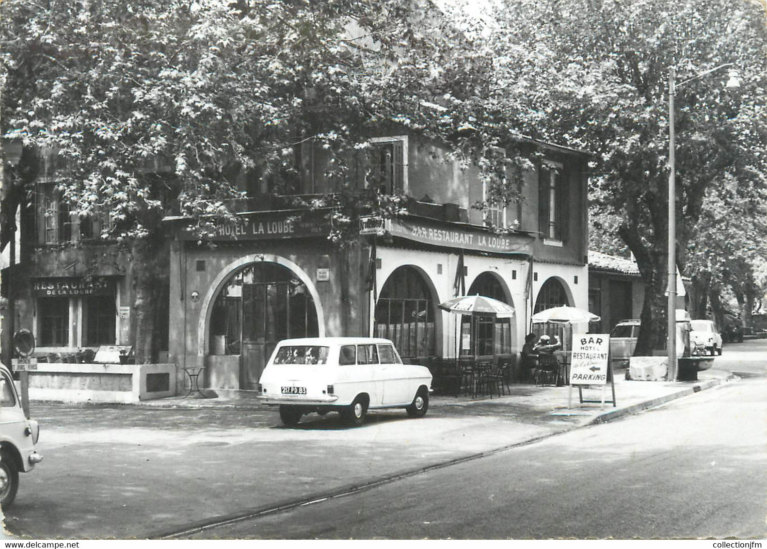 CPSM FRANCE 83 " La Roquebrussanne, Place De L'Eglise" - La Roquebrussanne