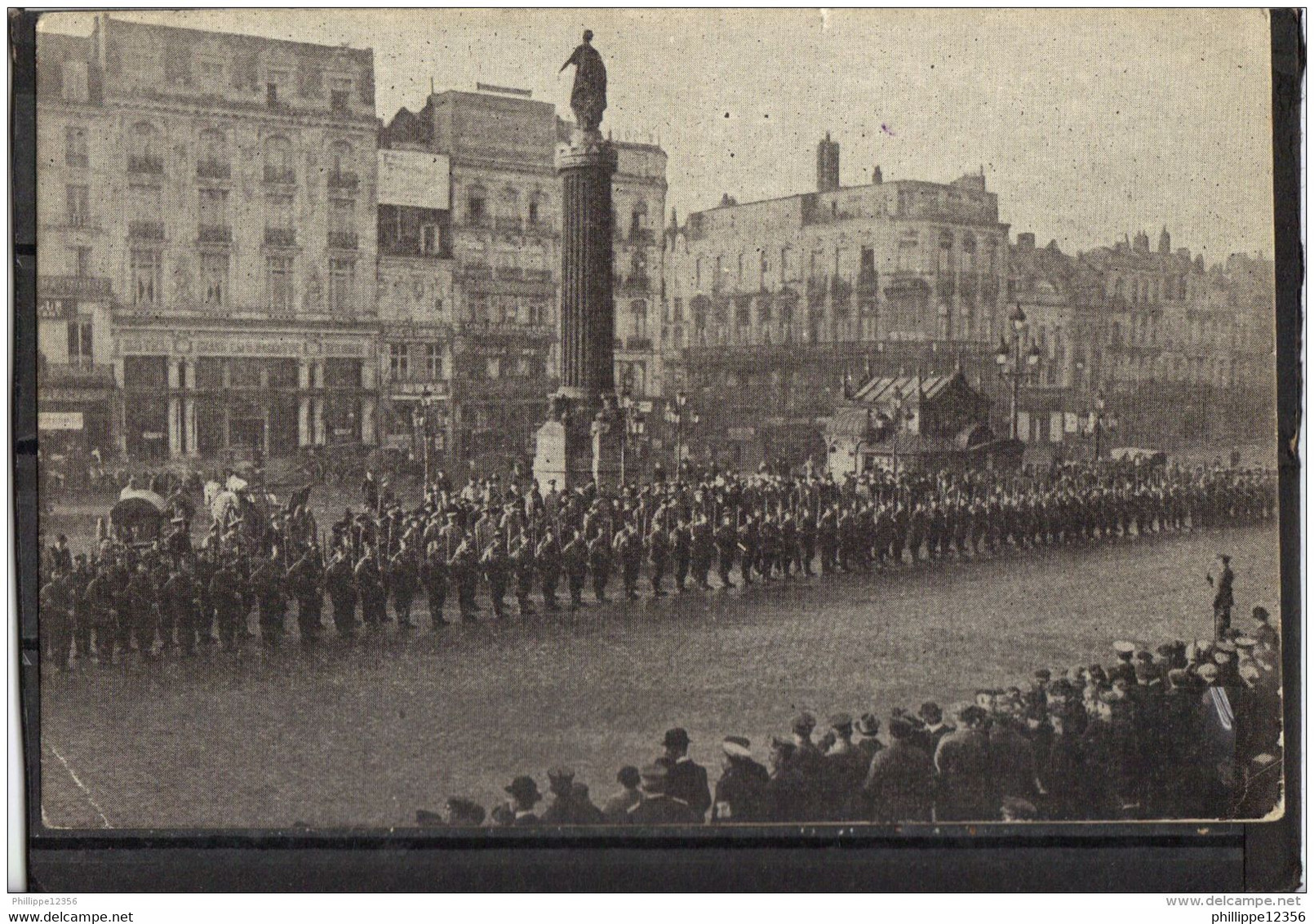 5982 .  LILLE . GRANDE PLACE . MILITARIA - Lille