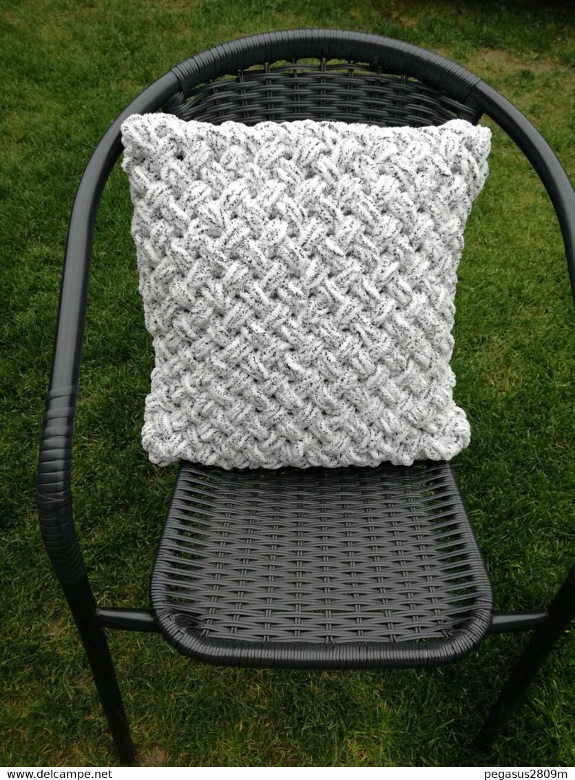 PILLOWCASES 40 Cm X 40 Cm, HAND MADE FROM  ALIZE PUFFY WOOL. - Wol