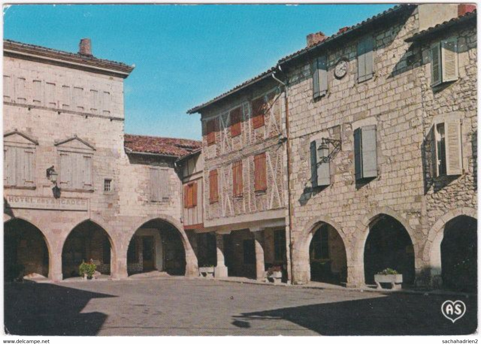 81. Gf. CASTELNAU-DE-MONTMIRAL. Place De La Mairie. 1012 (2) - Castelnau De Montmirail