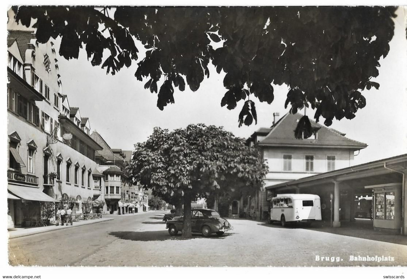 BRUGG: Bahnhof Mit Saurer Postauto Und Oldtimer 1958 - Brugg