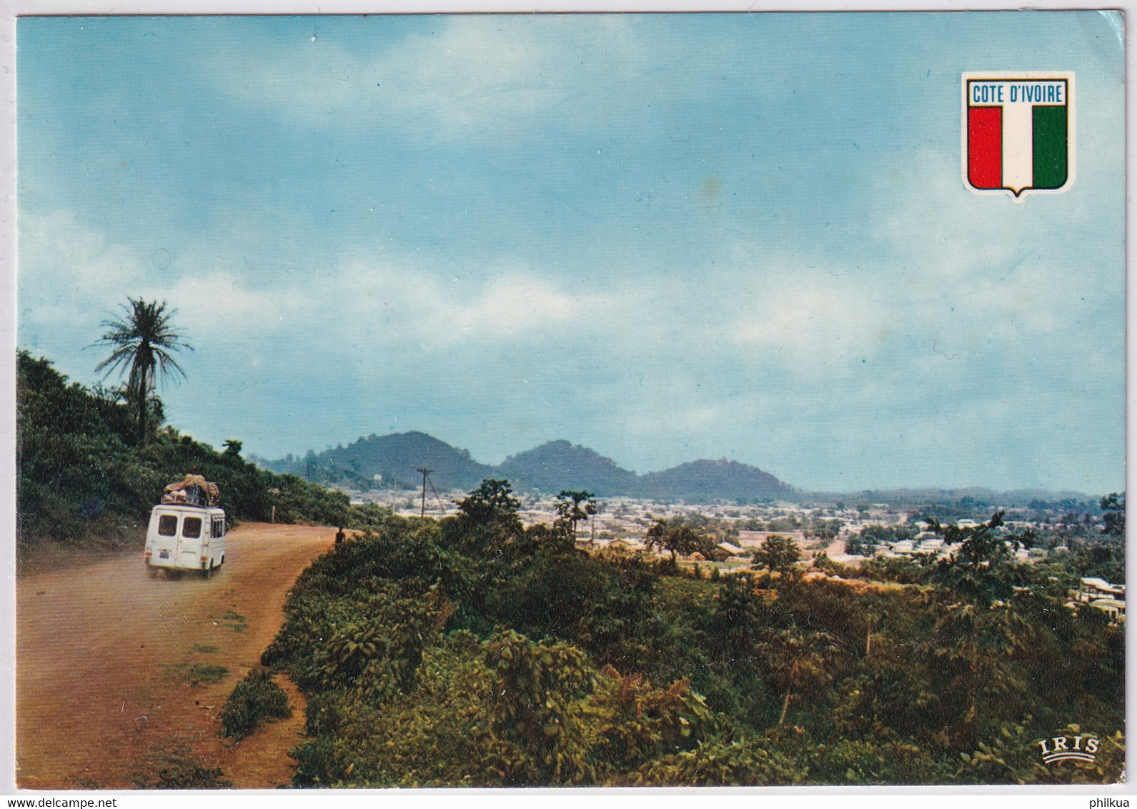 Republique De La Cote D'Ivoire - MAN Vue Générale Au Premier Plan : Taxi-Brousse - Côte-d'Ivoire