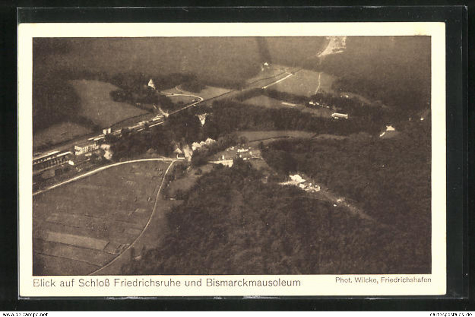 AK Friedrichsruh, Schloss Friedrichsruh Und Bismarckmausoleum Vom Zeppelin Aus Gesehen - Friedrichsruh