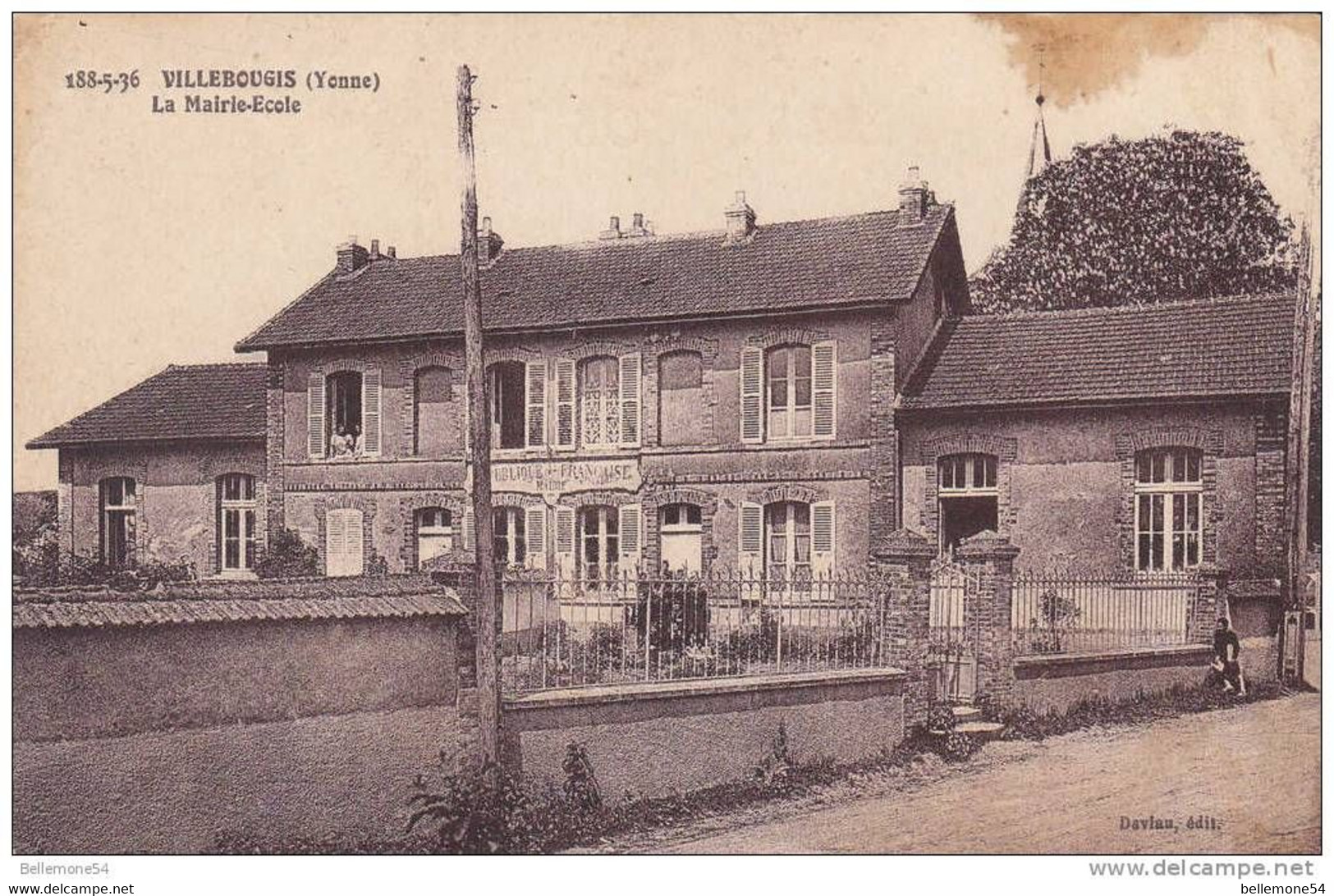 Cpa 89 Villebougis La Mairie-école Non Voyagée (tâche Visible Sur Le Scan) - Villebougis