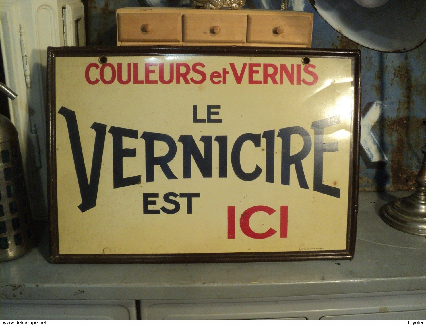 Ancienne Plaque Enseigne Tôle Publicitaire " Le Vernicire Est Ici " - Droguerie
