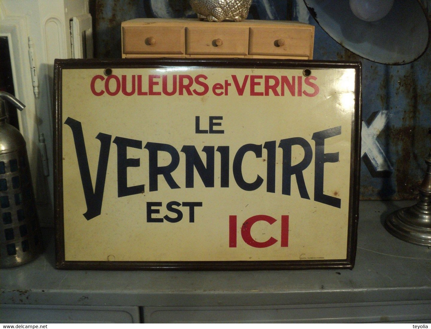 Ancienne Plaque Enseigne Tôle Publicitaire " Le Vernicire Est Ici " - Droguerie