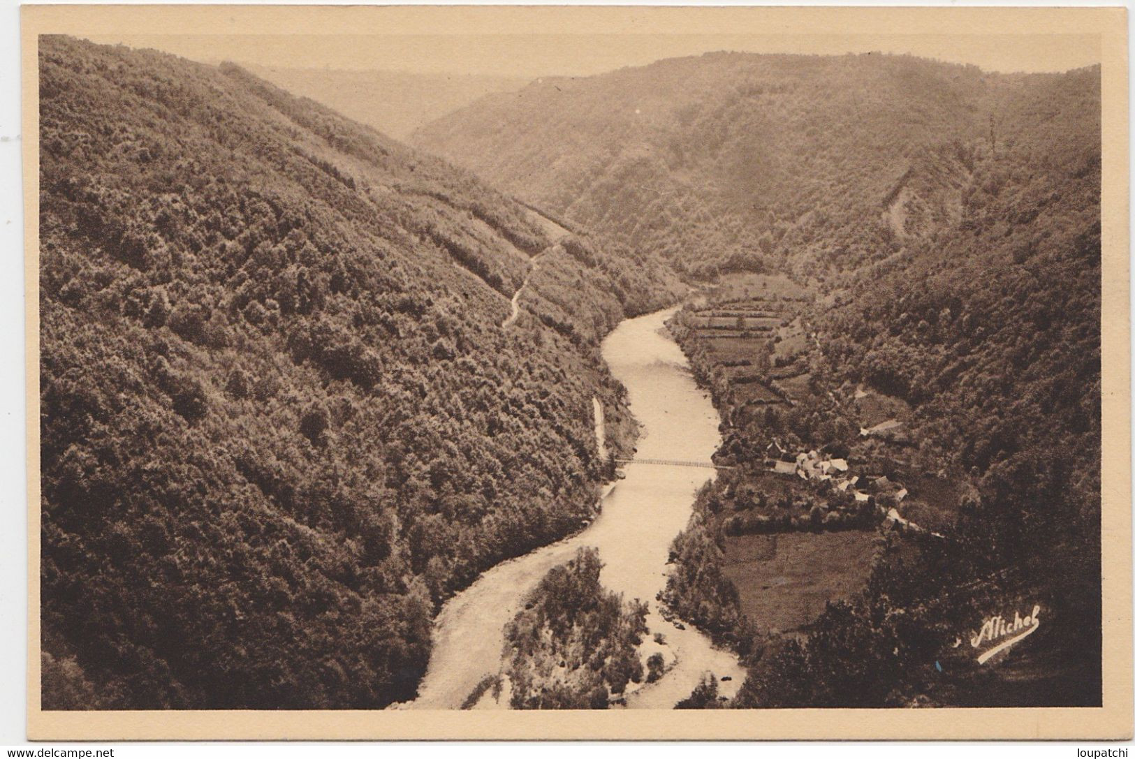 La Dordogne A Nauzenac Route De Mauriac Vue Prise Du Pic De La Mirande - Autres & Non Classés