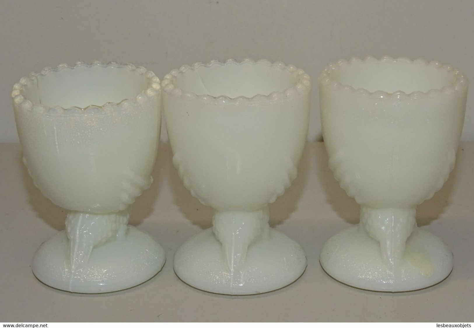 3 COQUETIERS OPALINE BLANCHE POULE Marqués VL Pour Vallerysthal Collection Déco Table Vitrine - Eggs