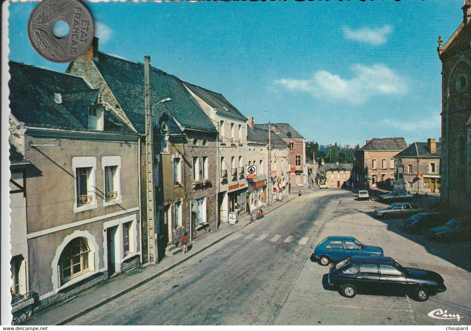 53 - Très Belle Carte Postale Semi Moderne De  Courcité  La Place Du Bourg - Autres & Non Classés