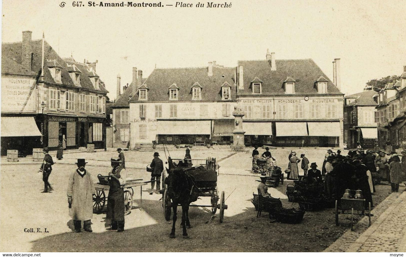 7204 - Cher - St AMAND MONTROND  :  Le Marché Sur La Place - Saint-Amand-Montrond