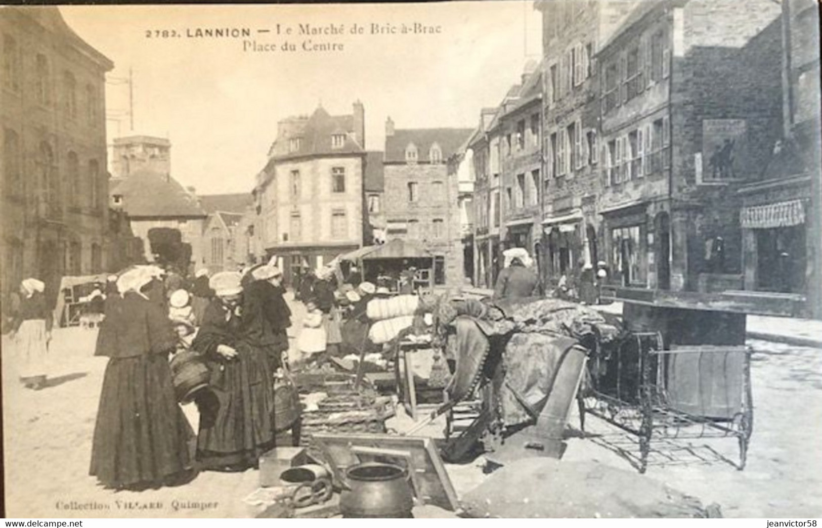 2782 Lannion La Place Du Centre , Marché Du Bric à Brac ( Collection Villard Quimper) - Lannion