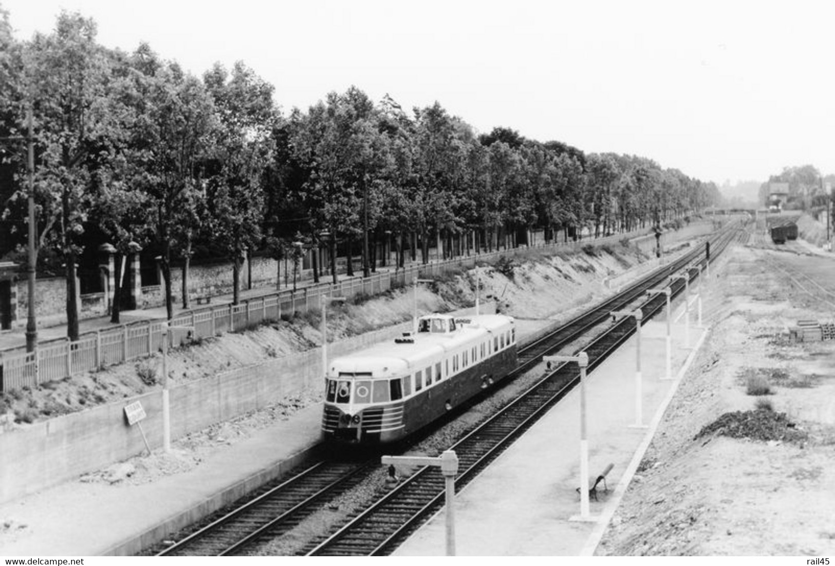 Le Parc-Saint-Maur. Autorail Renault AEK. Train Spécial Pour Une Association Locale. Cliché Jacques Bazin. 09-06-1957 - Trains