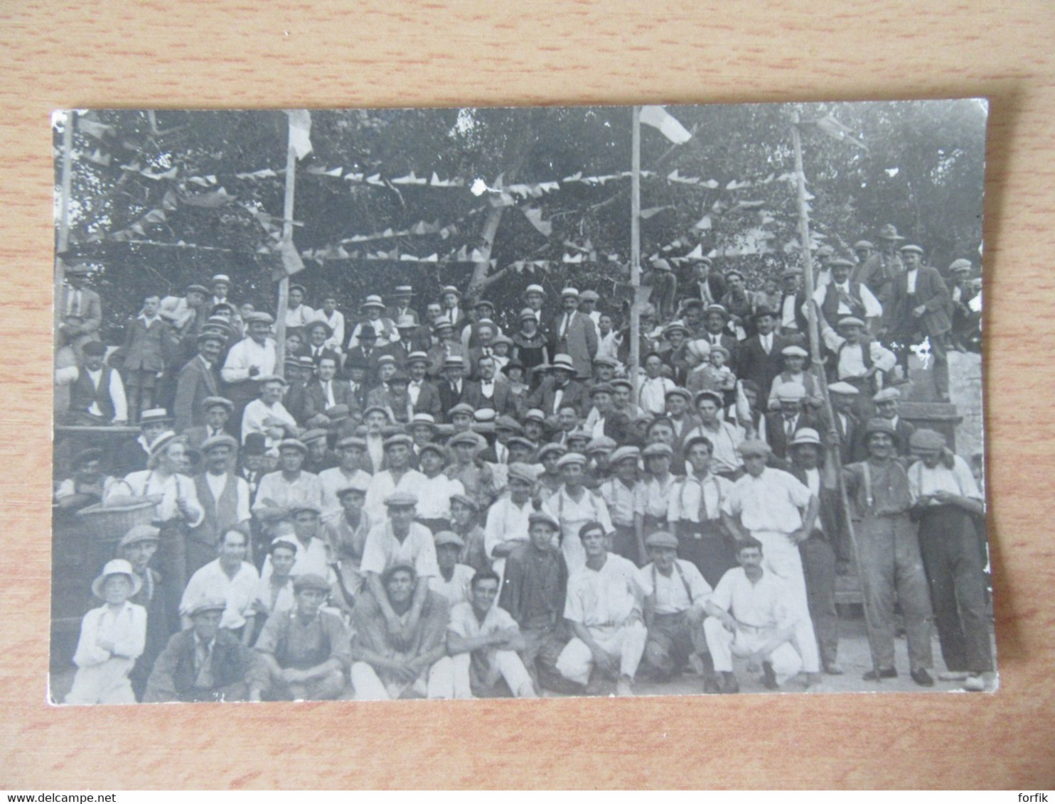 Photocarte - Rassemblement D'hommes (travailleurs ?) Lors D'une Fête à Identifier - Carte Non-circulée - Receptions